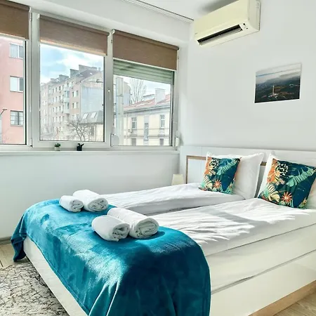 Cozy 1-bedroom Flat