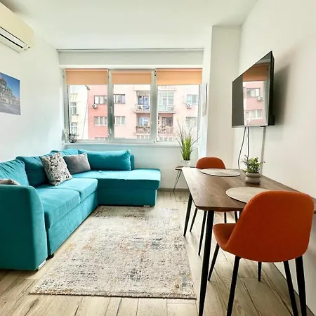 Cozy 1-bedroom Flat *